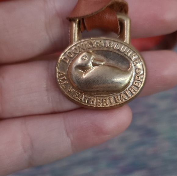 Dooney and Bourke red bag - Picture 7 of 9